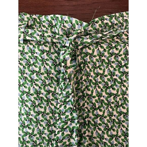 Max Studio Spring Fresh Green Floral Shorts - Picture 3 of 5